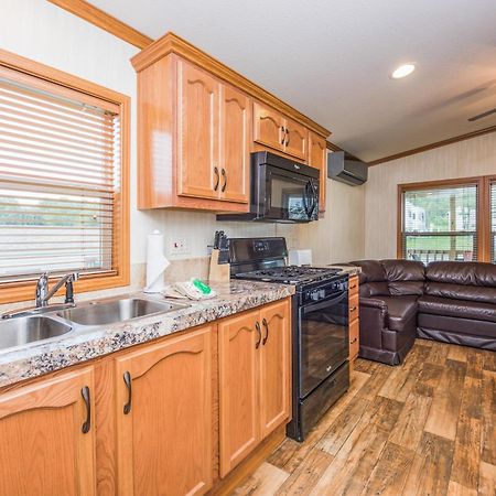 Plymouth Rock Camping Resort Deluxe Cottage Elkhart Lake Ngoại thất bức ảnh