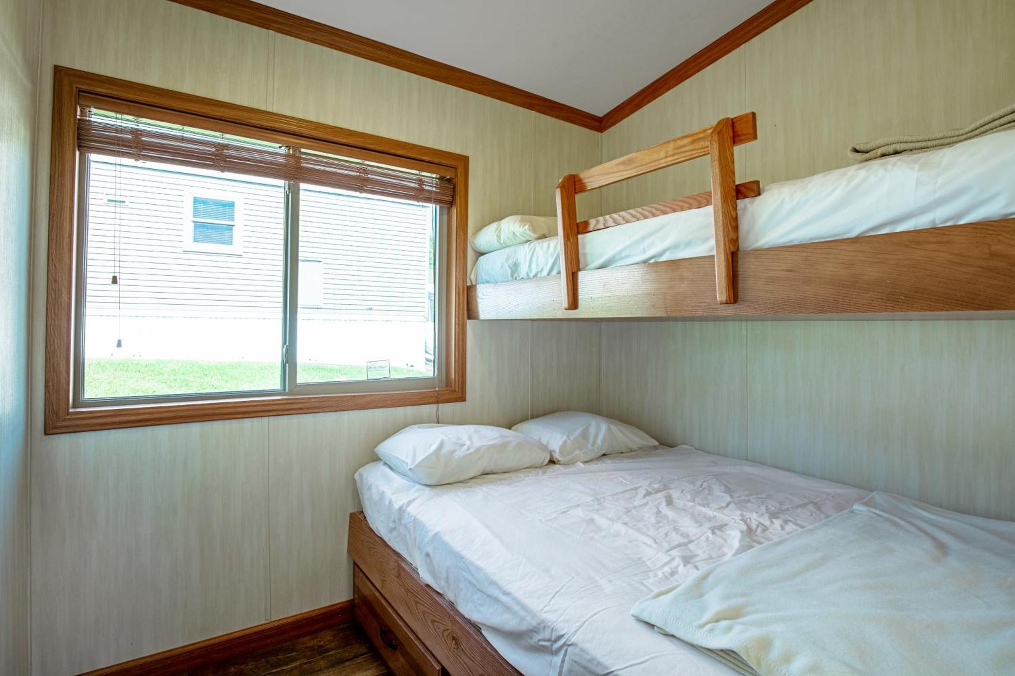 Plymouth Rock Camping Resort Deluxe Cottage Elkhart Lake Ngoại thất bức ảnh