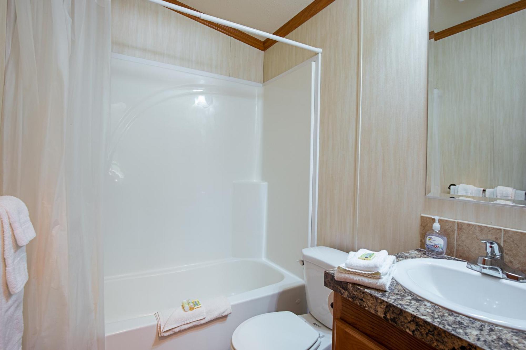 Plymouth Rock Camping Resort Deluxe Cottage Elkhart Lake Ngoại thất bức ảnh