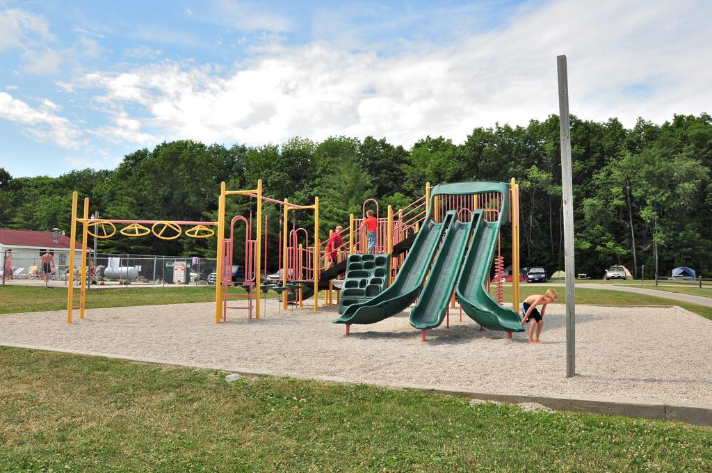 Plymouth Rock Camping Resort Deluxe Cottage Elkhart Lake Ngoại thất bức ảnh