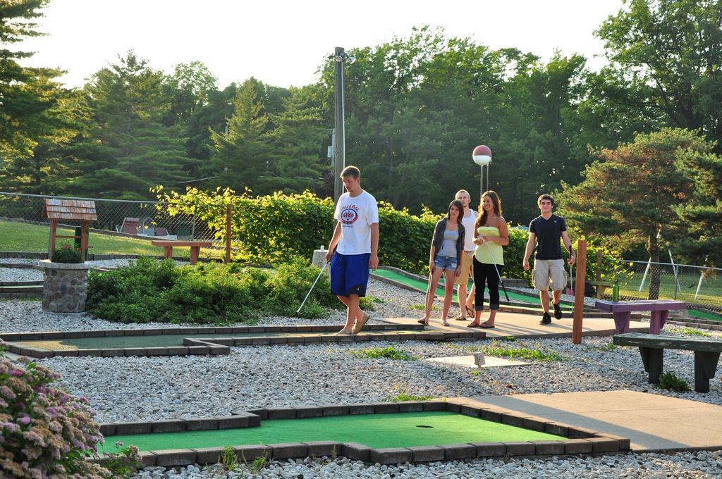 Plymouth Rock Camping Resort Deluxe Cottage Elkhart Lake Ngoại thất bức ảnh