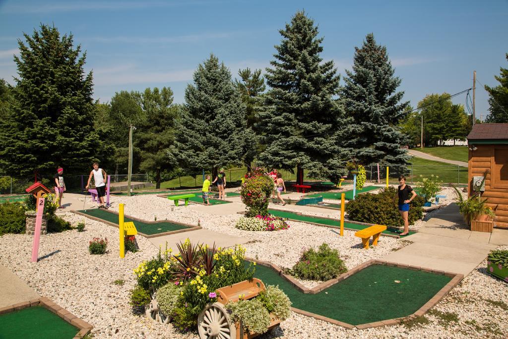 Plymouth Rock Camping Resort Deluxe Cottage Elkhart Lake Ngoại thất bức ảnh