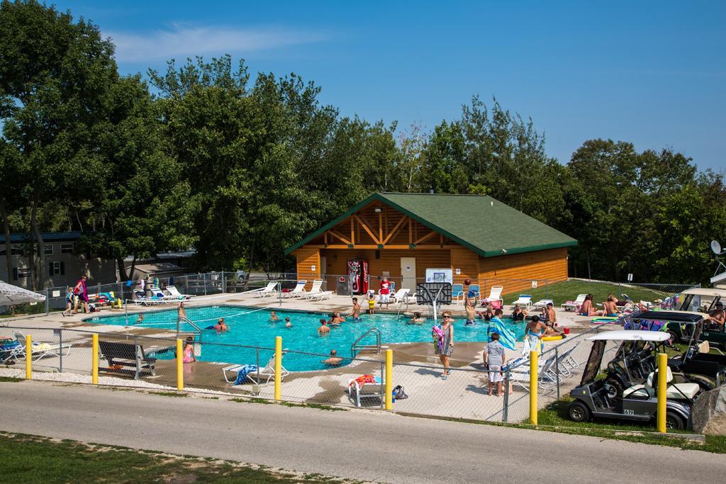 Plymouth Rock Camping Resort Deluxe Cottage Elkhart Lake Ngoại thất bức ảnh