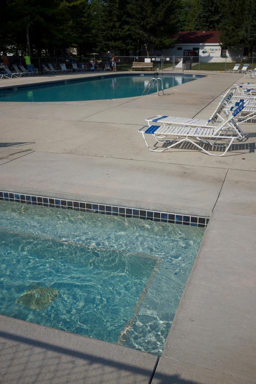 Plymouth Rock Camping Resort Deluxe Cottage Elkhart Lake Ngoại thất bức ảnh