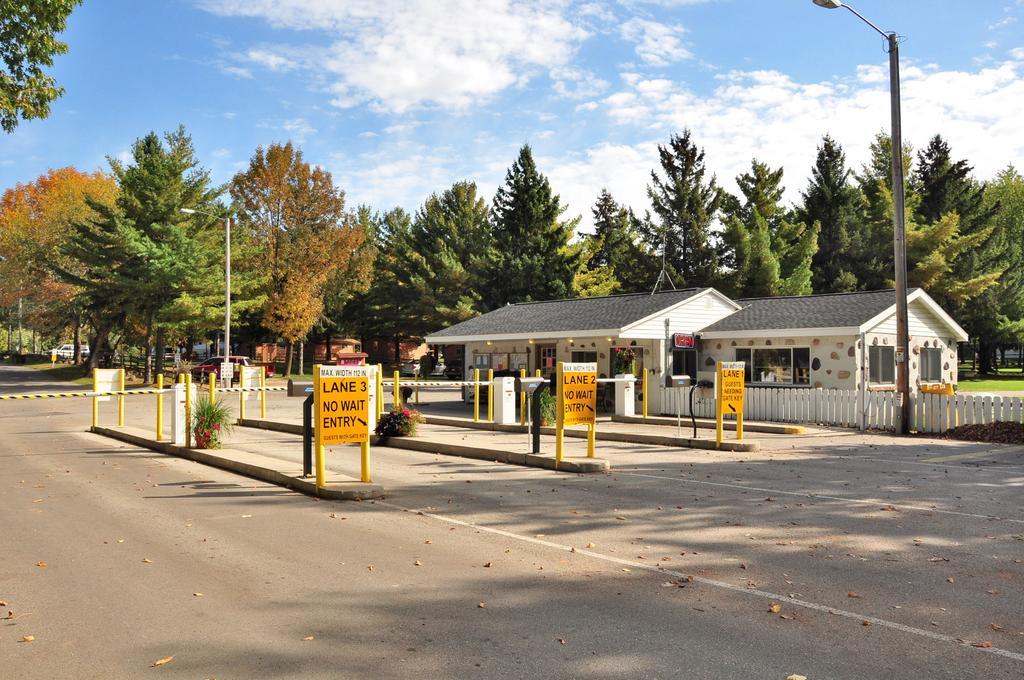 Plymouth Rock Camping Resort Deluxe Cottage Elkhart Lake Ngoại thất bức ảnh