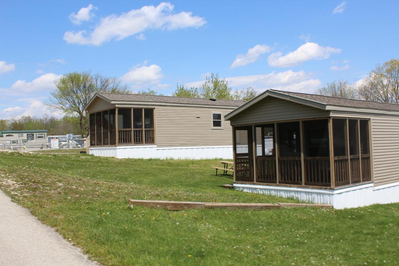 Plymouth Rock Camping Resort Deluxe Cottage Elkhart Lake Ngoại thất bức ảnh
